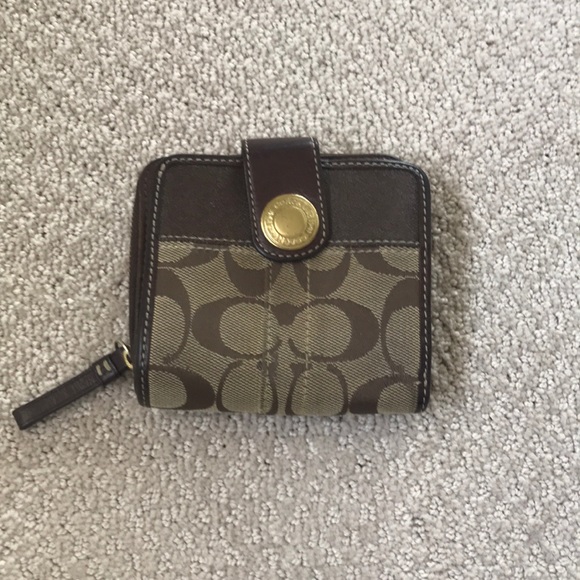 Authentic Coach wallet, GUC - Picture 1 of 3